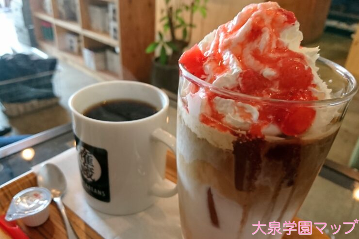 ホットコーヒー&アイスストロベリーラテ